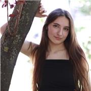 Soy una estudiante de interpretación. Llevo formandome 3 años. Me consideor una persona dinamica y dispuesta a crear.